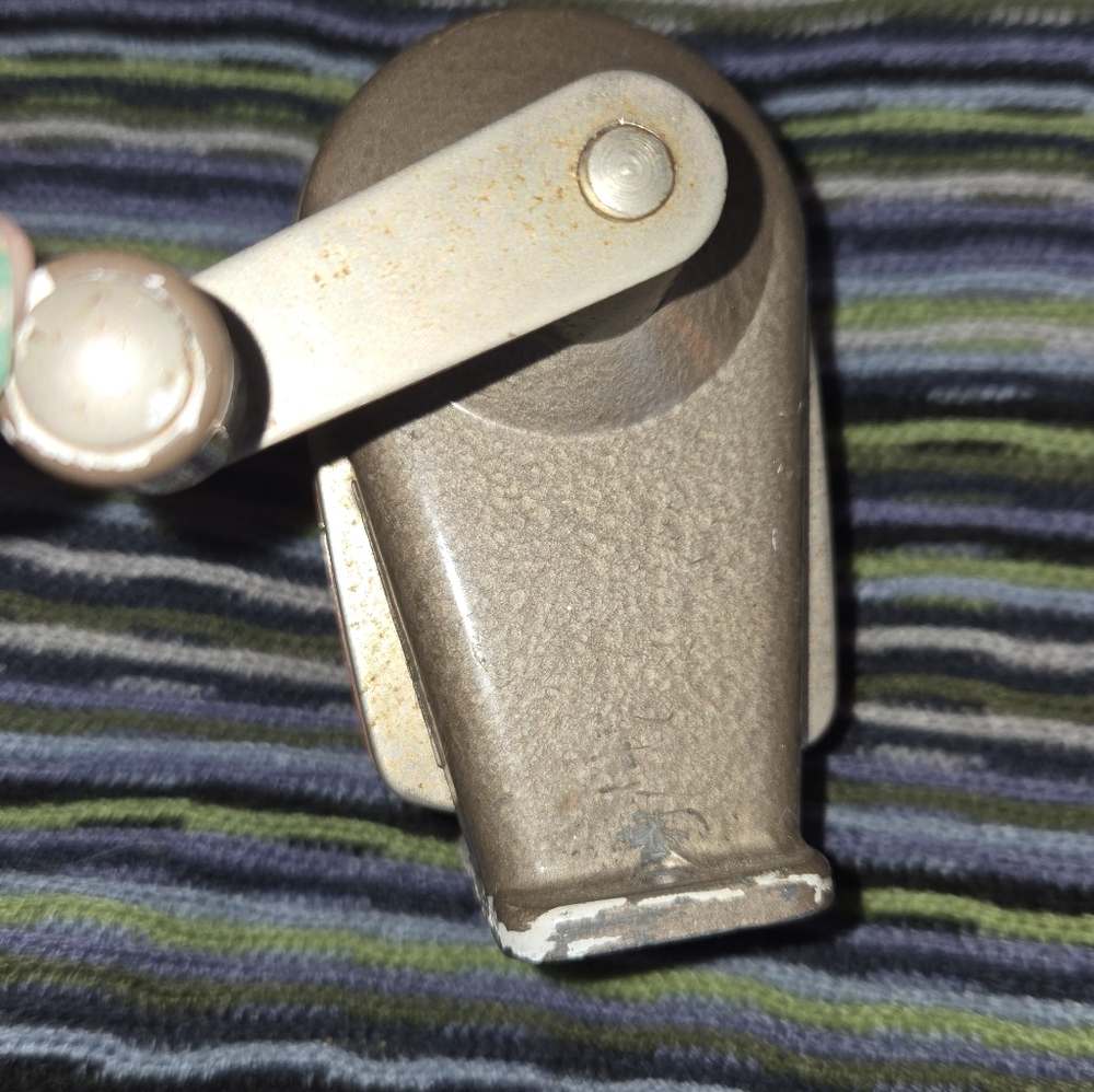 Vintage Pencil Sharpener - Picture 4 of 4